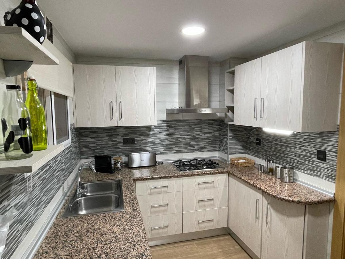 Vivienda Turistica Paseo Del Salon Apartment กรานาดา ภายนอก รูปภาพ